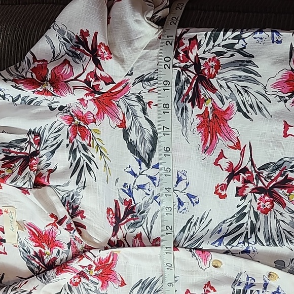 April Kiss Cropped Tie Front Blouse - Picture 9 of 10